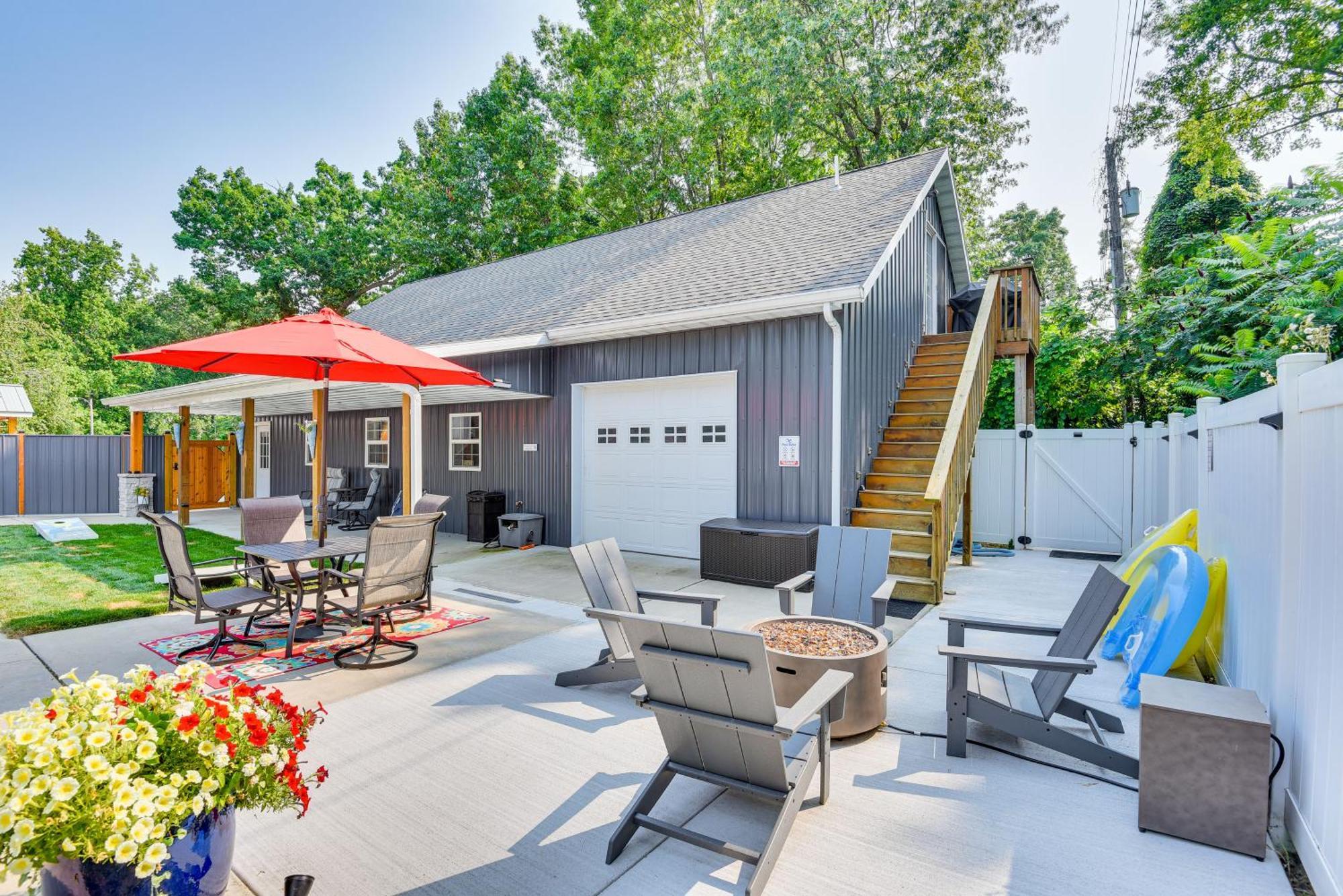 Benton Harbor Apt With Balcony And Shared Fire Pit Dış mekan fotoğraf